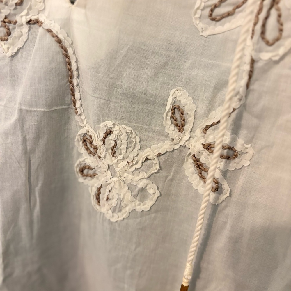 Industry Embroidered Cream Women's Top nwt - Picture 3 of 6